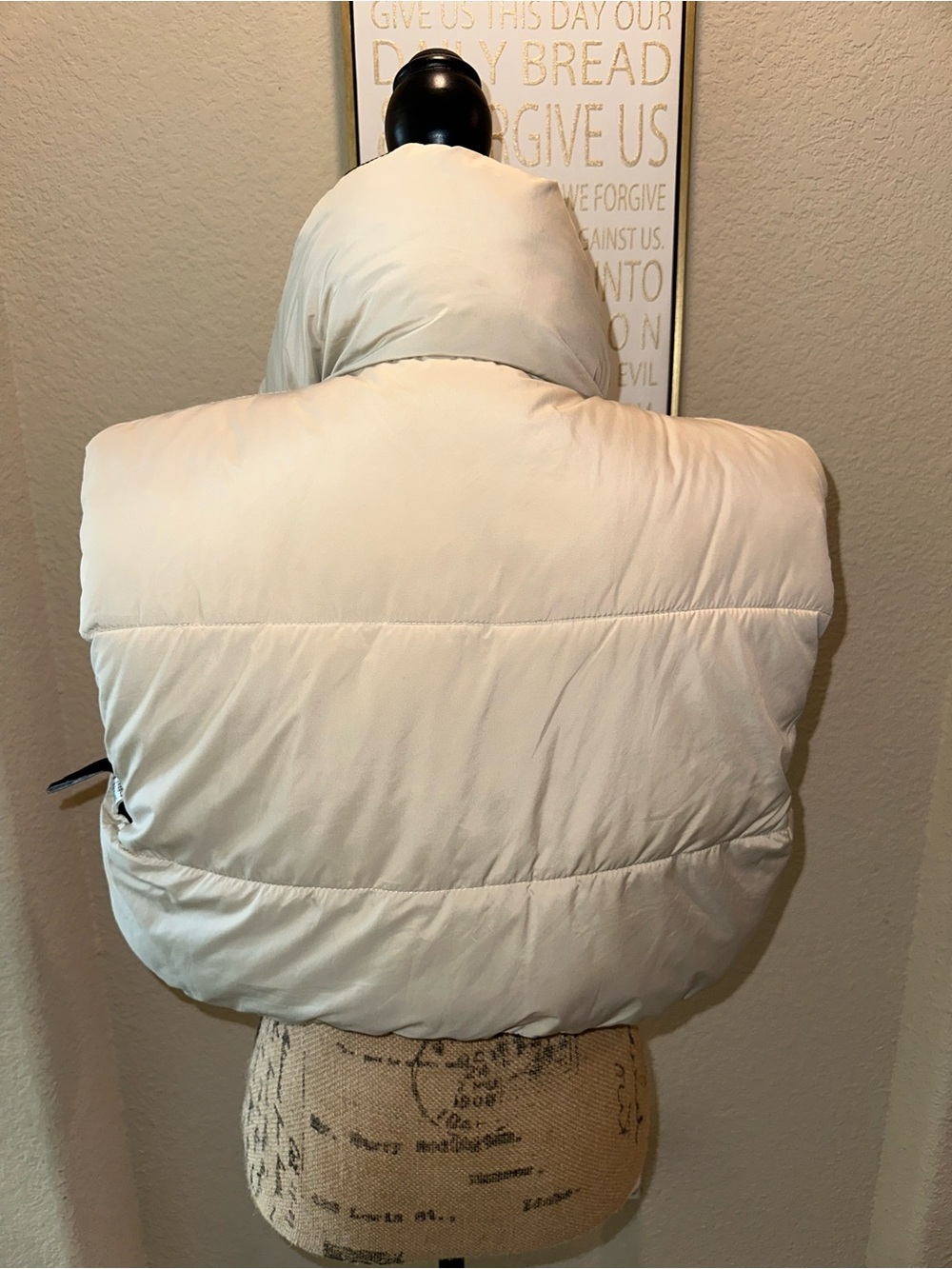 H&M Reversible Puffer Vest in Cream and Black - Picture 4 of 8